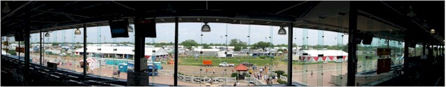 grandstand-panorama-sm.jpg (33529 bytes)